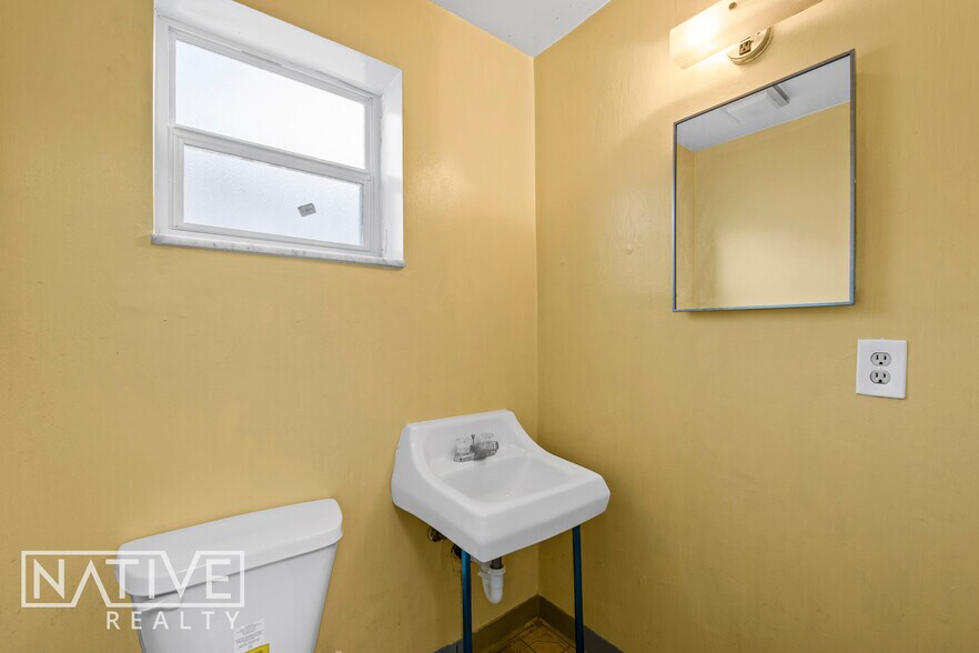 More Photos Of 2920-2940 E Commercial Blvd, Fort Lauderdale Storefront Retail Office For Lease
