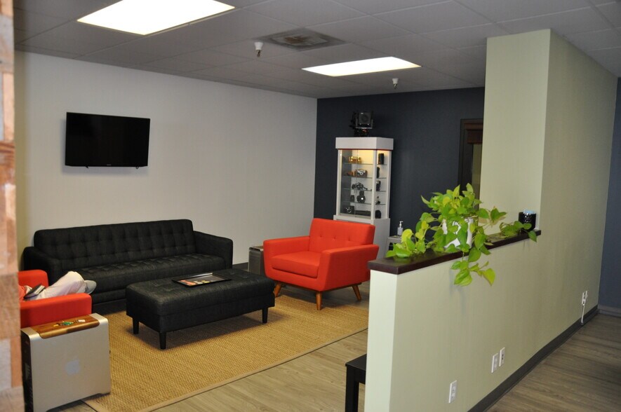 More Photos Of 36 W Colorado Blvd, Pasadena Storefront Retail Office For Lease