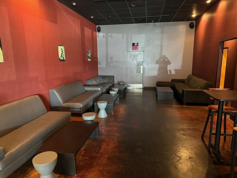 More Photos Of 22914 Woodward Ave, Ferndale Storefront For Lease