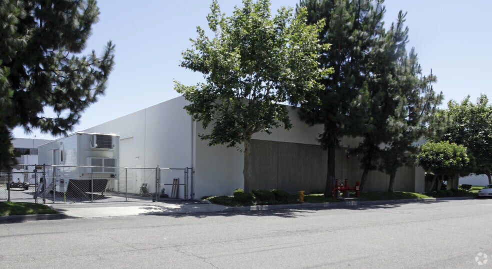 More Photos Of 4000 E Leaverton Ct, Anaheim Flex For Lease