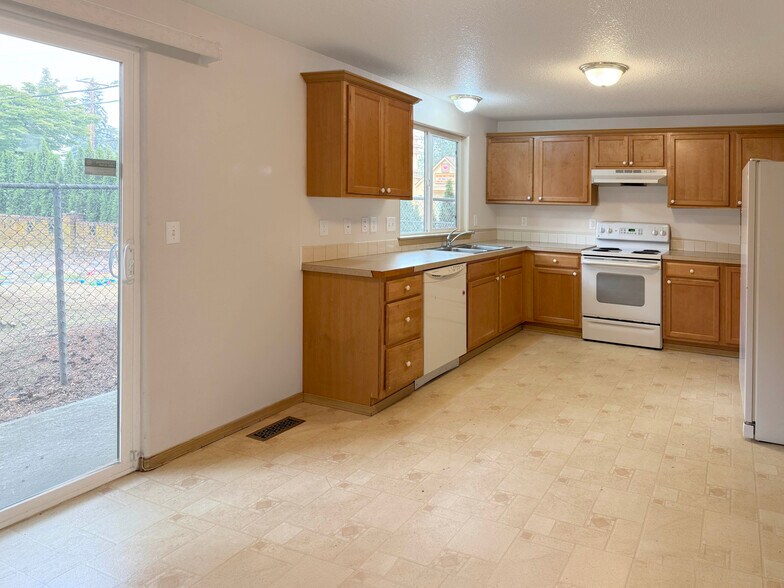 More Photos Of 15602-15610 SE Division St, Portland Rehabilitation Center For Sale