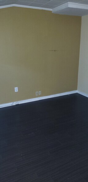 More Photos Of 1303 Veterans Hwy, Bristol Office For Sale