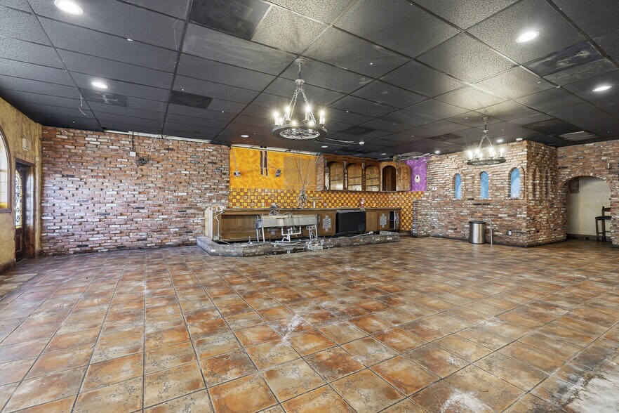 More Photos Of 1100-1106 W Avenue K, Lancaster Freestanding For Lease