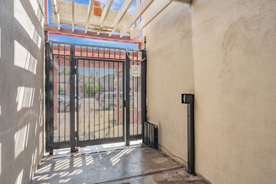 More Photos Of 555 S 10th St, San Jose Apartments For Sale