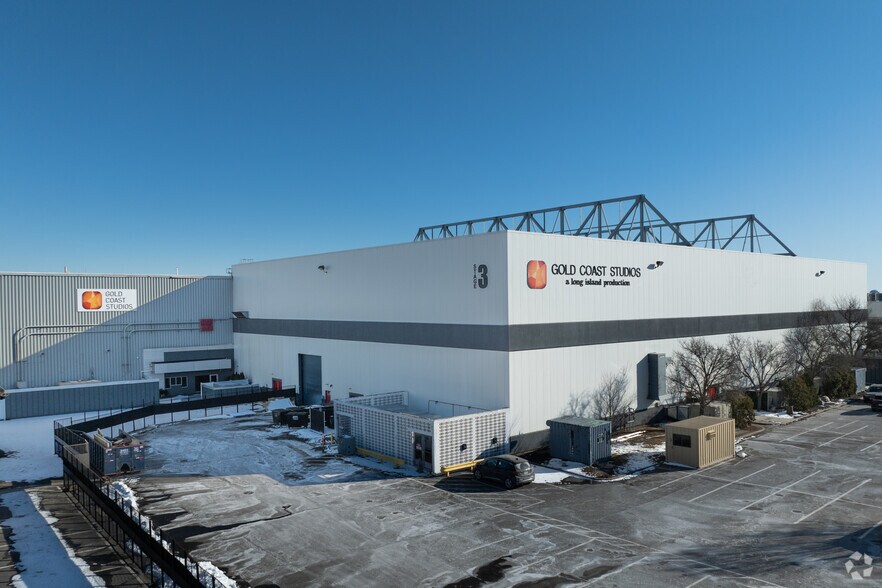 More Photos Of 999 S Oyster Bay Rd, Bethpage Warehouse For Lease