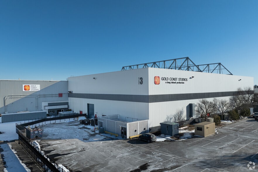 More Photos Of 999 S Oyster Bay Rd, Bethpage Warehouse For Lease