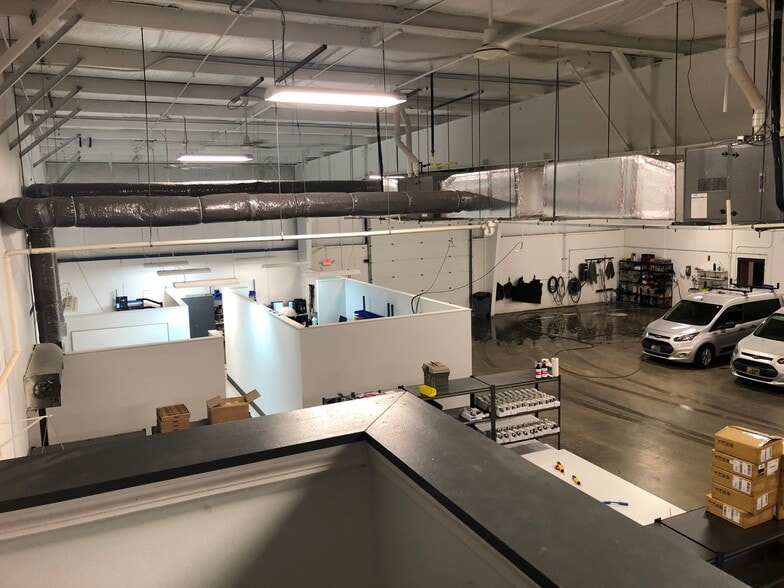 More Photos Of 57 Gasoline Aly, Indianapolis Warehouse For Lease