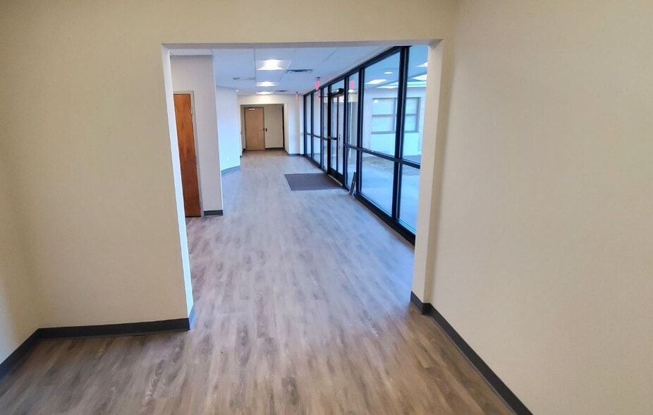 More Photos Of 20 Commerce Park Dr, Milford Unknown For Lease