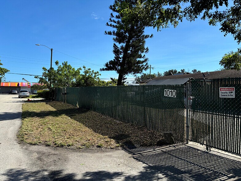 More Photos Of 1010 NW 52nd St, Fort Lauderdale Light Manufacturing For Sale
