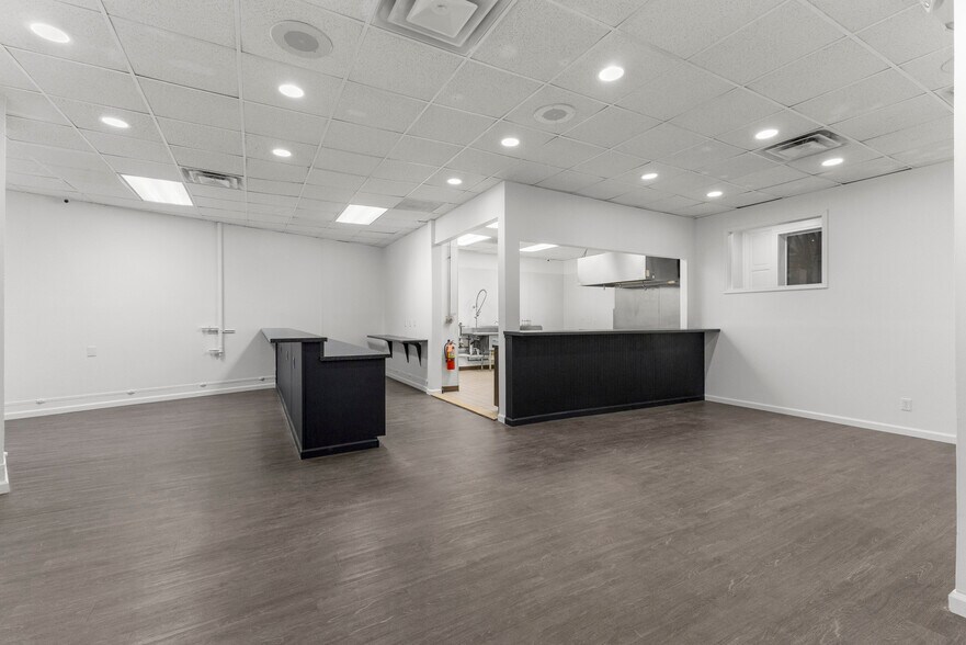 More Photos Of 2919 First St, Wyandotte General Retail For Lease