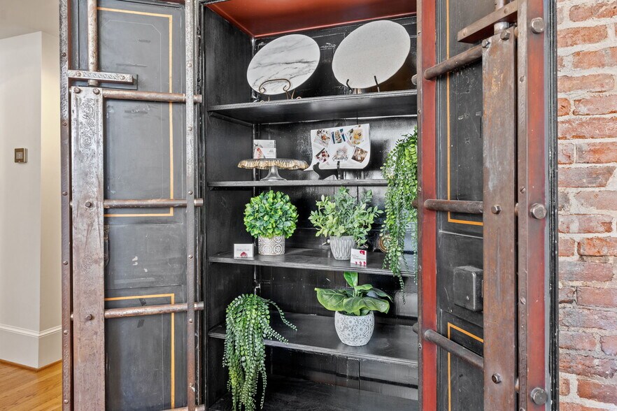 More Photos Of 12 Culpeper St, Warrenton Restaurant For Sale