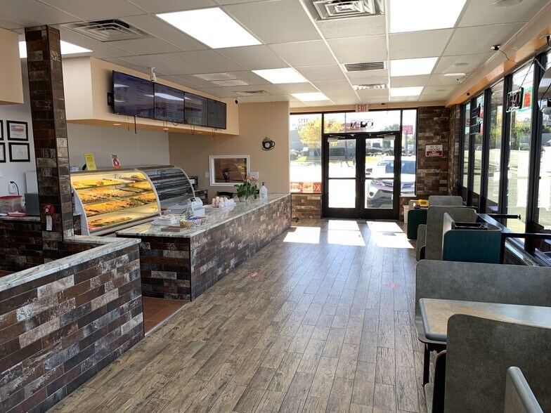 More Photos Of 1112 N Frazier St, Conroe Freestanding For Sale