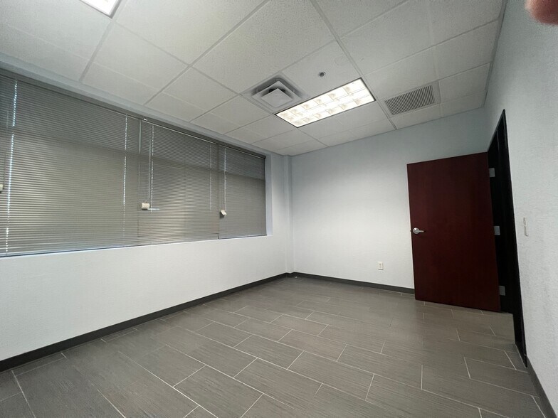 More Photos Of 2401 W Glendale Ave, Phoenix Medical For Lease