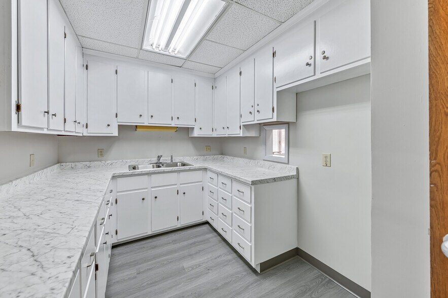 More Photos Of 2110 Hartford Rd, Hampton Medical For Lease