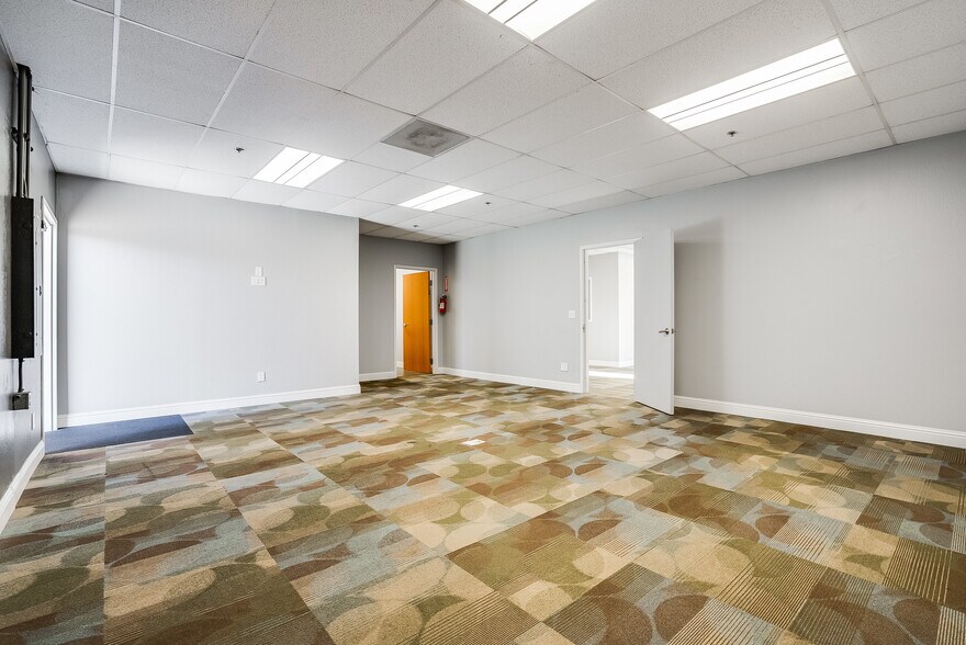 More Photos Of 1300 Industrial Rd, San Carlos Research And Development For Lease
