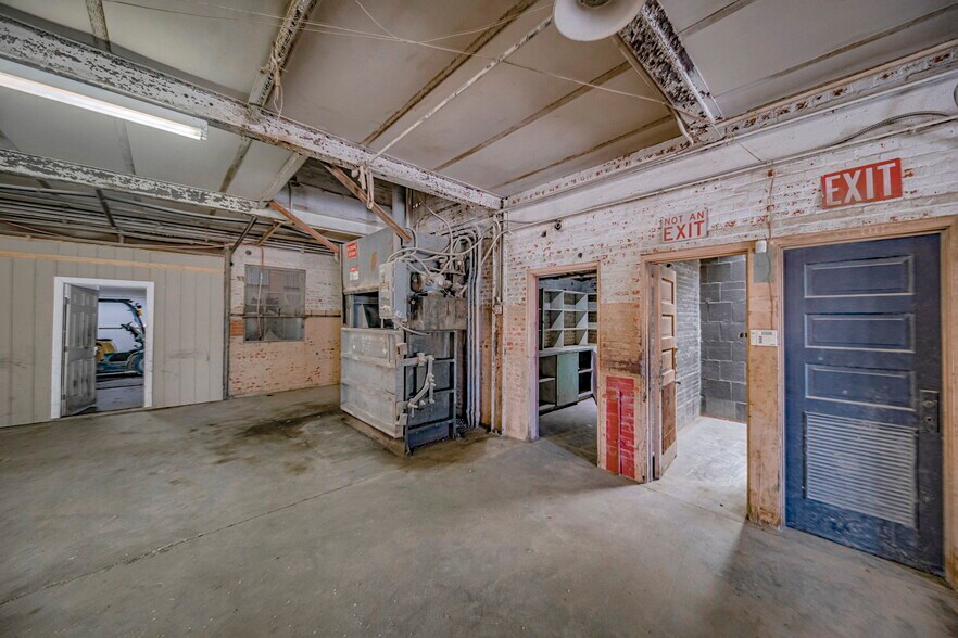 More Photos Of 2419 W Murphy St, Odessa Truck Terminal For Sale