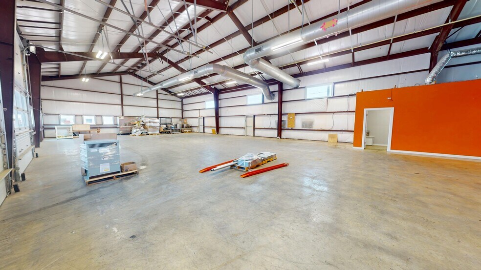 More Photos Of 3992 E Highway 290, Dripping Springs Warehouse For Lease
