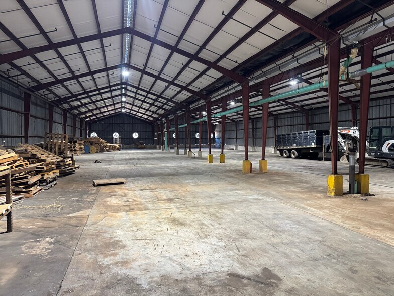 More Photos Of 1701 Navco Rd, Mobile Warehouse For Sale