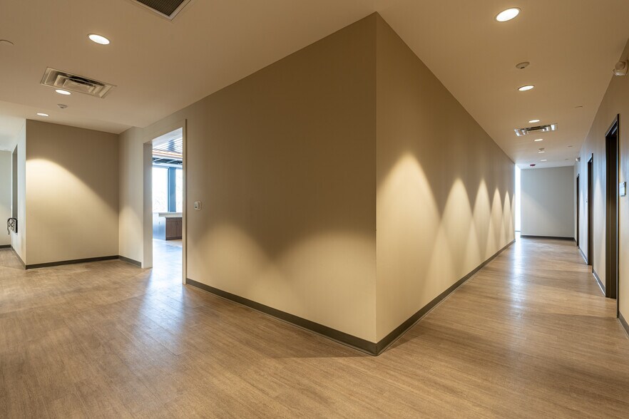 More Photos Of 456 Nelson Rd, New Lenox Freestanding For Lease