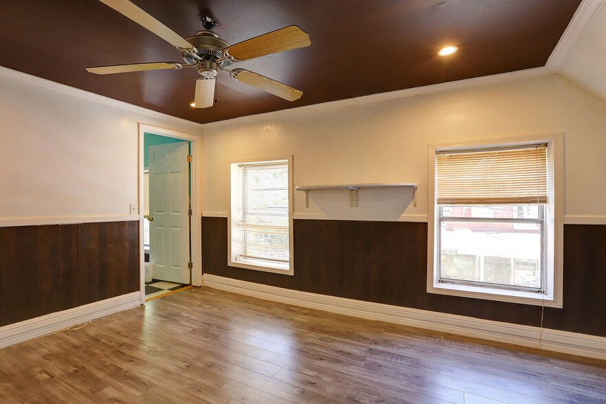 More Photos Of 212 Main St, Sierra City Hotel For Sale