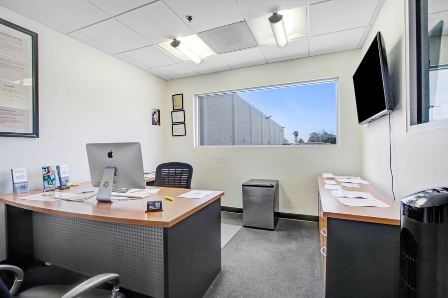 More Photos Of 3650 E Main St, Ventura Auto Dealership For Lease