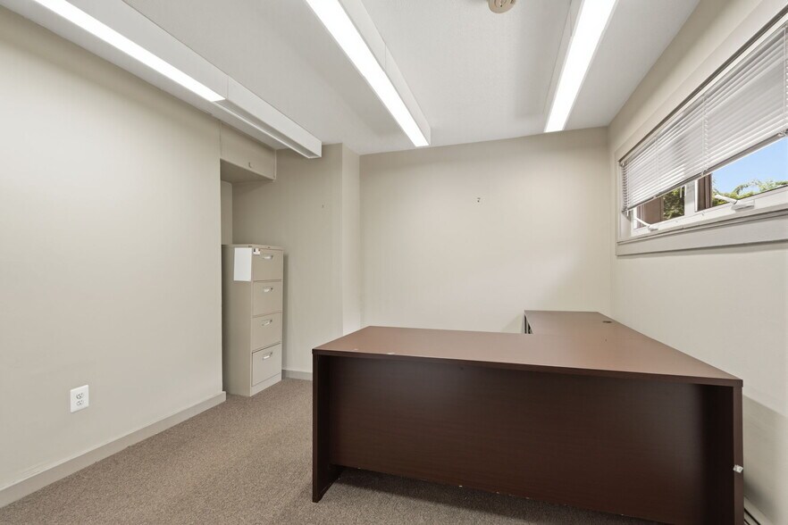 More Photos Of 3157 Mechanicsville Rd, Eddington Medical For Sale