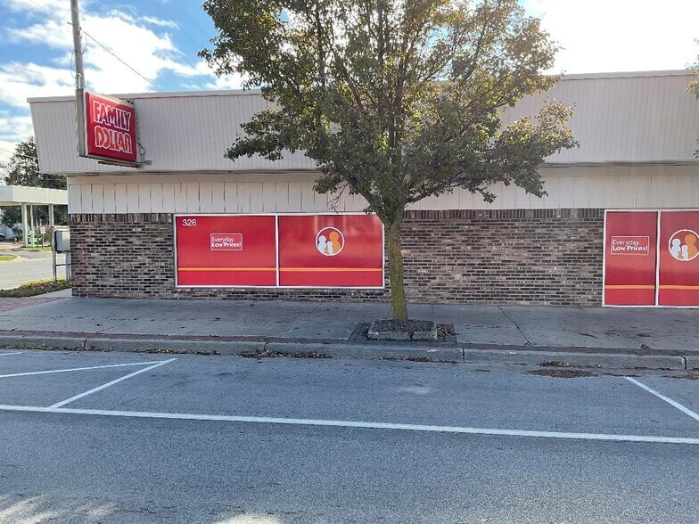 More Photos Of 326 E Main St, Edmore Freestanding For Sale