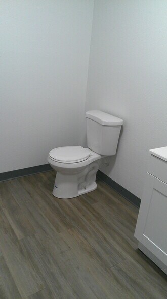 More Photos Of 934 Elizabeth St, Fairbanks Office For Lease