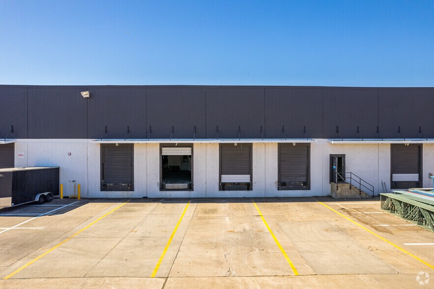 More Photos Of 1725-1745 Hayden Dr, Carrollton Warehouse For Lease
