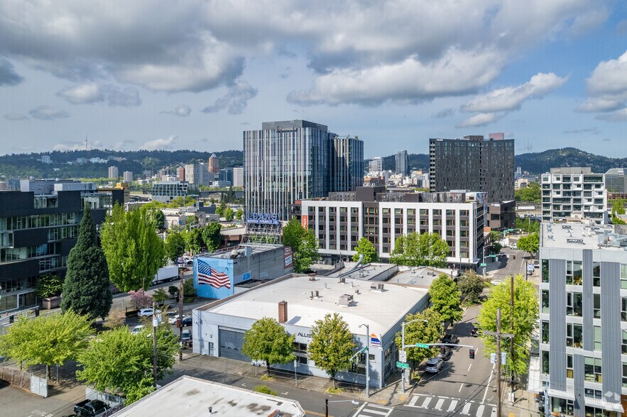 More Photos Of 530 NE Couch St, Portland Light Manufacturing For Lease