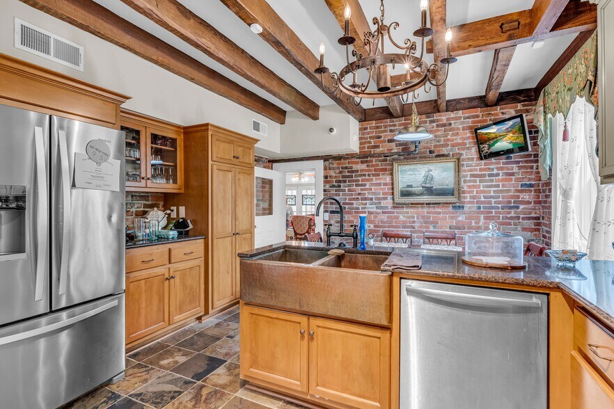 More Photos Of 607 Old West Point Rd, Starkville Hospitality For Sale