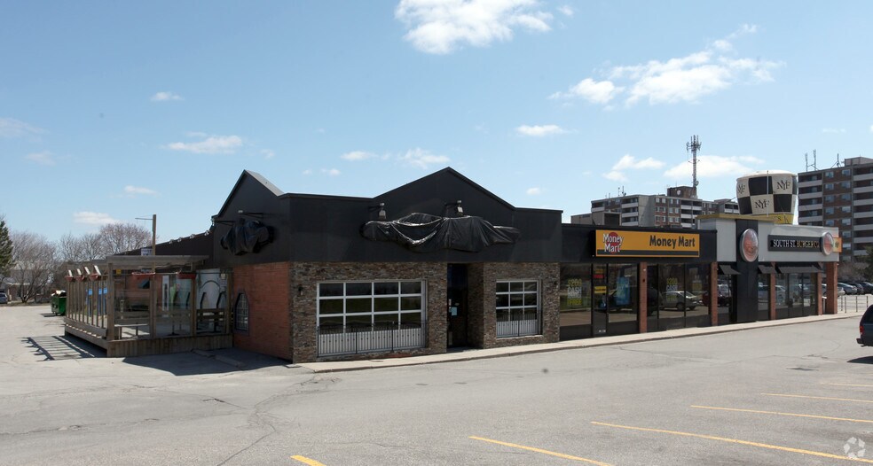 More Photos Of 16925 Yonge St, Newmarket Freestanding For Lease