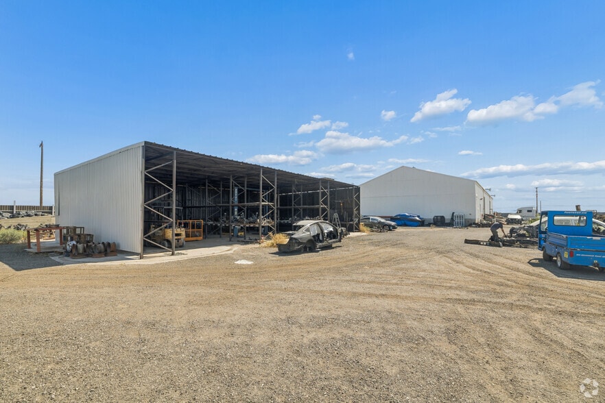 More Photos Of 45761 Division St, Lancaster Warehouse For Sale