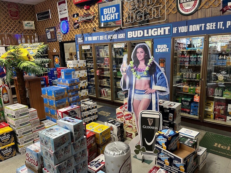 More Photos Of 900-910 White Plains Rd, Trumbull Freestanding For Lease