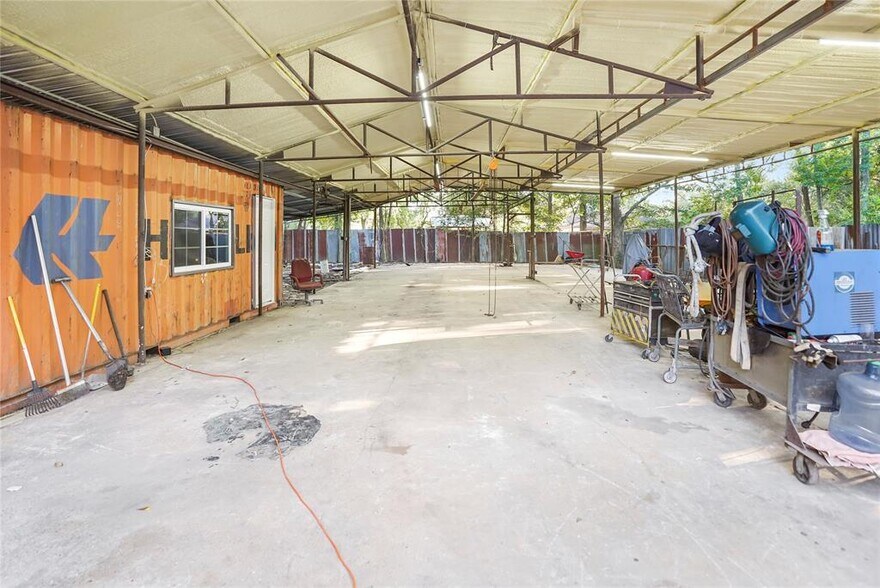 More Photos Of 13338 Elderberry Ln, Houston Industrial For Lease