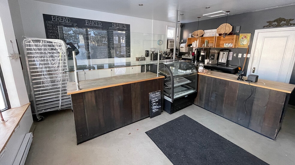 More Photos Of 858 Corydon Av, Winnipeg Freestanding For Sale