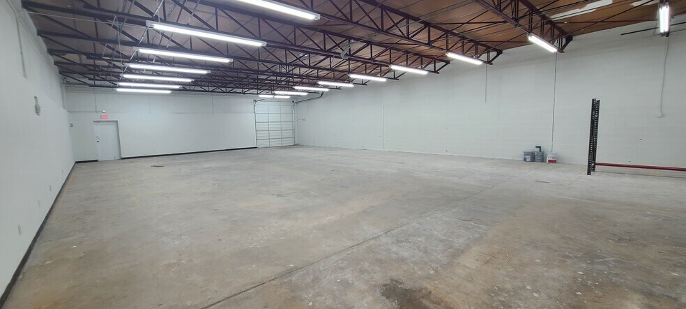More Photos Of 9822 Monroe Dr, Dallas Manufacturing For Sale
