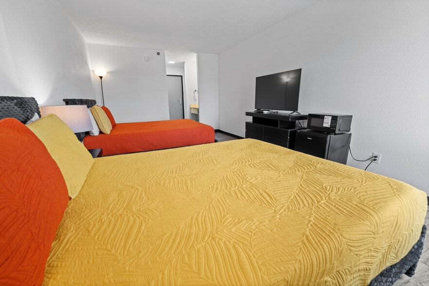 More Photos Of 53 Heritage St, Baxley Hotel For Sale