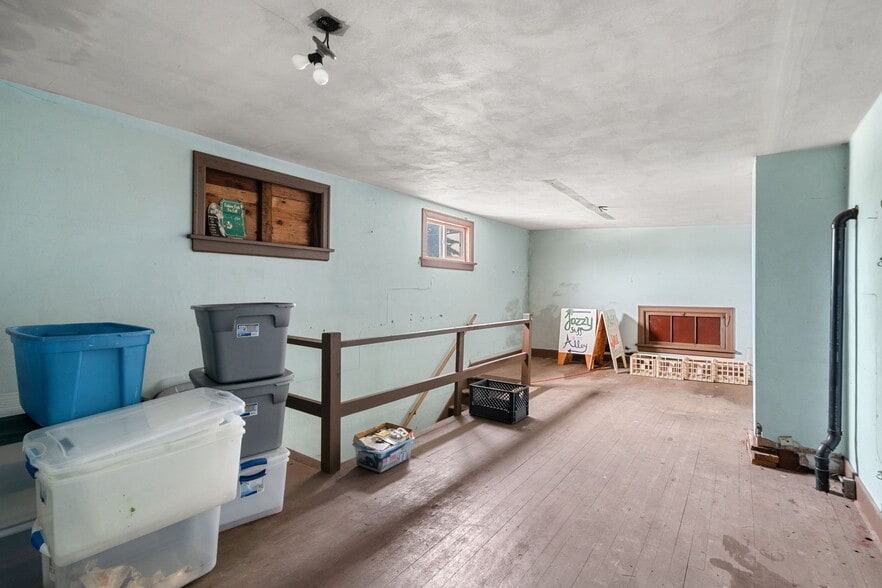 More Photos Of 710 S Lincoln St, Port Angeles General Retail For Sale