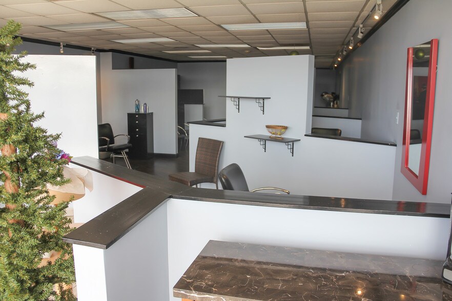 More Photos Of 207-227 W Grand Ave, Bensenville Unknown For Lease