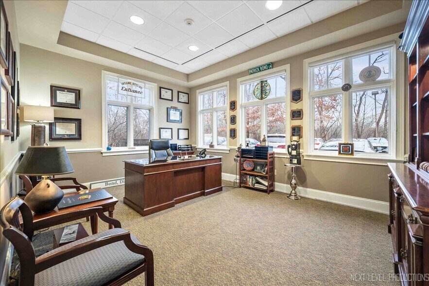 More Photos Of 400 Knoll St, Wheaton Office For Sale