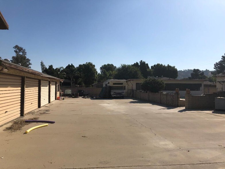 17640 Maywood St, Bloomington, CA 92316 Contractor Storage Yard For
