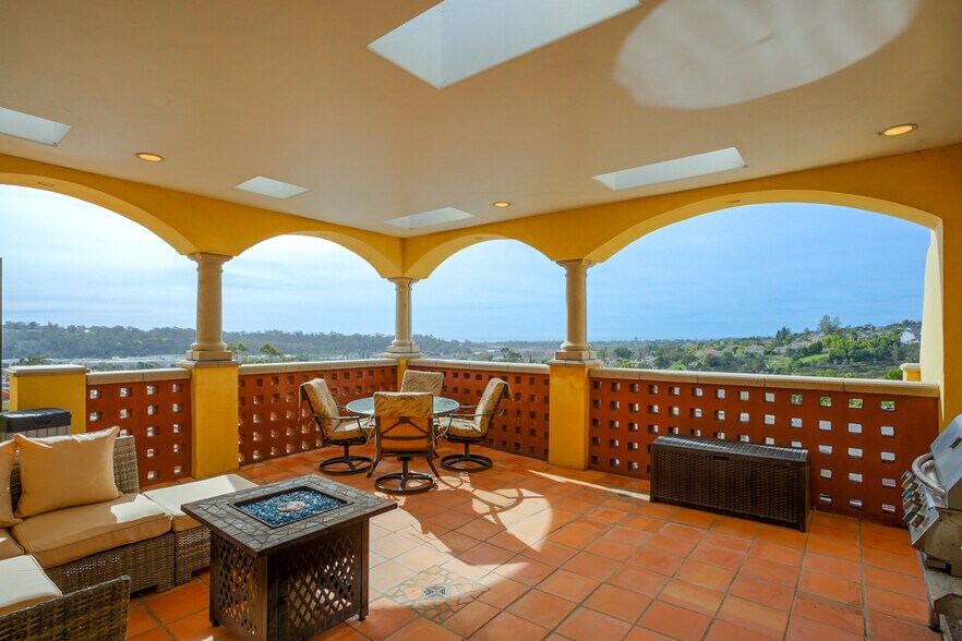 More Photos Of 2180 S El Camino Real, Oceanside Office For Sale