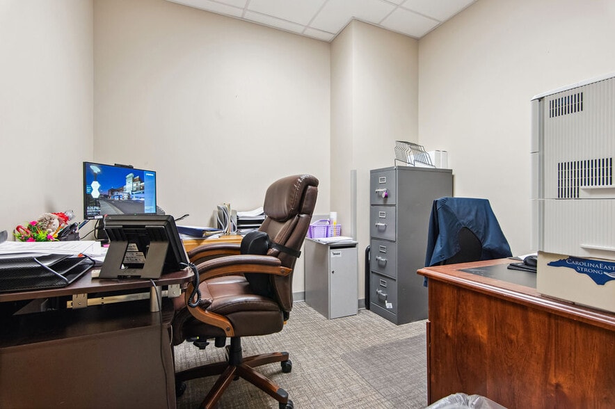 More Photos Of 4275 Western Blvd, Jacksonville Medical For Sale