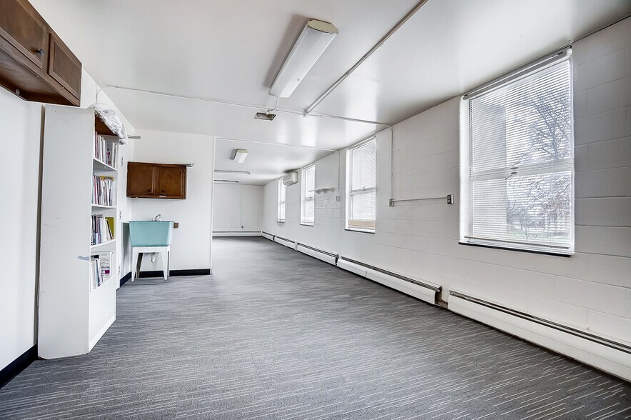 More Photos Of 1106 E High St, Springfield Schools For Sale