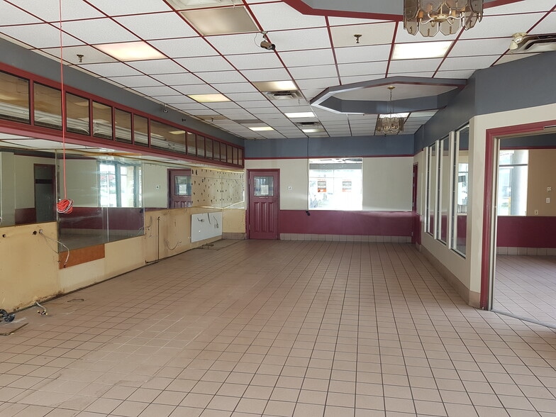 More Photos Of 4190 Steeles Ave W, Vaughan Showroom For Lease