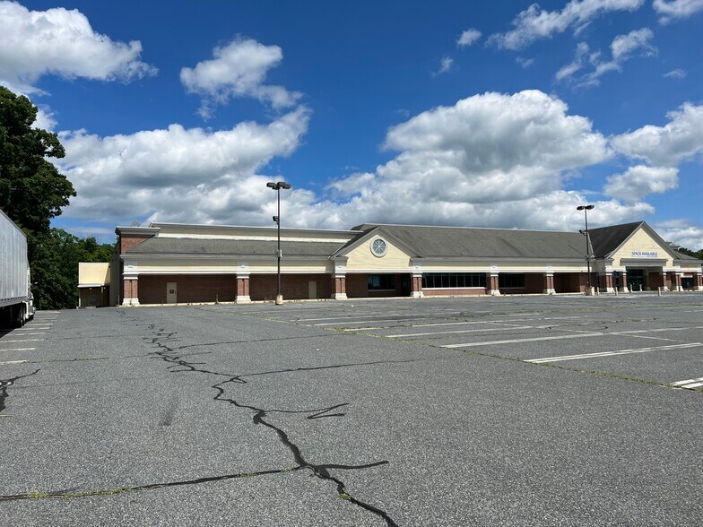 More Photos Of 70-82 Worcester Rd, Webster General Retail For Lease