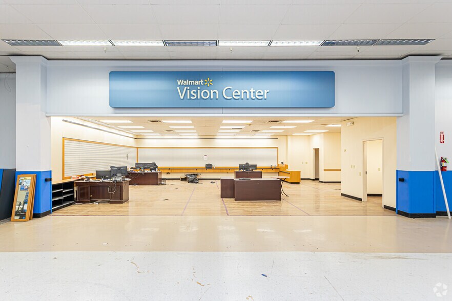 More Photos Of 1229 NW Evangeline Trwy, Lafayette Distribution For Sale