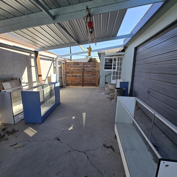 More Photos Of 15709 Bellflower Blvd, Bellflower General Retail For Sale