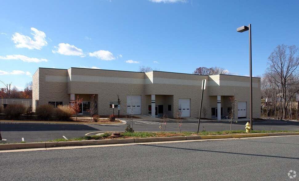 More Photos Of 12 Commerce Pky, Fredericksburg Flex For Lease